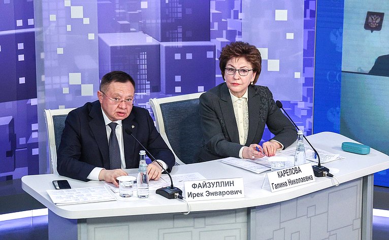 В Совете Федерации состоялся «Парламентский диалог» с Министром строительства и ЖКХ Иреком Файзуллиным