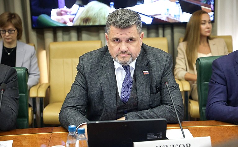Александр Жуков