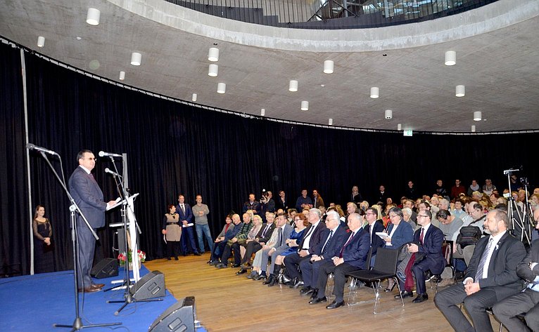 Выступление Николая Федорова в Центре космических технологий в городе Витанье