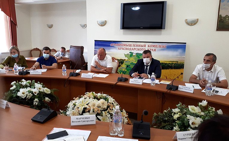 Алексей Кондратенко провел региональное расширенное совещание на тему «Совершенствование законодательного регулирования развития селекции и семеноводства»
