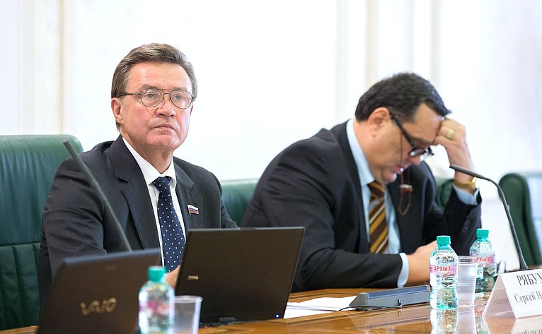 Заседание Комитета СФ по бюджету и финансовым рынкам. С. Рябухин