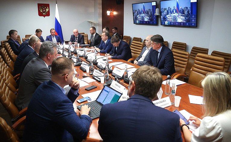 Заседание секции «Цифровая трансформация транспорта» на тему «Обсуждение концепций логистического проекта-международного транспорта БАС-Хаба с применением беспилотных летательных аппаратов между Россией и Китаем»
