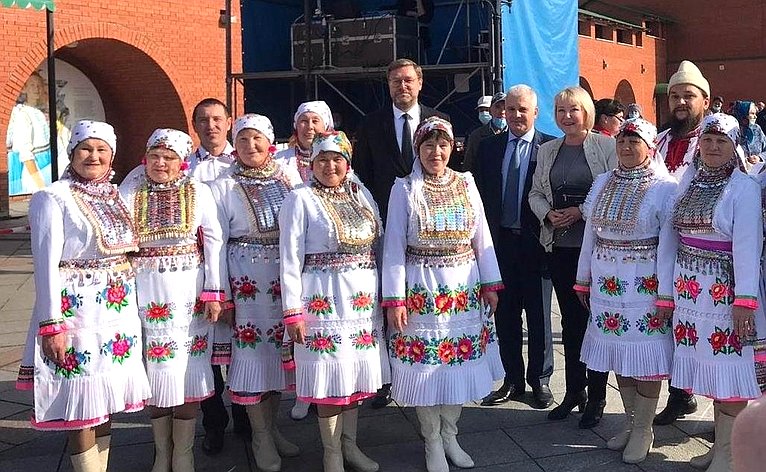 Константин Косачев и Сергей Мартынов приняли участие в праздничных торжествах народа мари