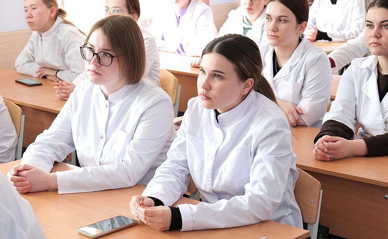 Олег Цепкин в ходе работы в регионе посетил Медицинский колледж Саткинского района