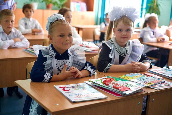 Александр Савин принял участие в торжественной линейке, посвященной Дню знаний