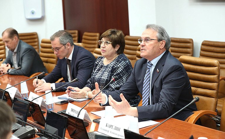 «Круглый стол» Комитета СФ по экономической политике совместно с Комитетом СФ по международным делам