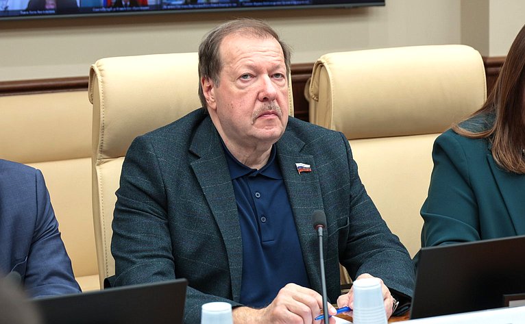 Александр Русаков