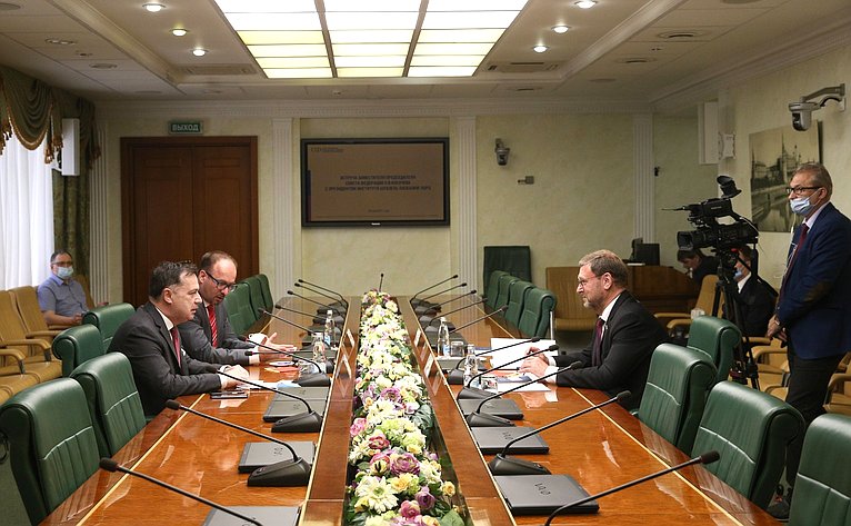 Константин Косачев провел встречу с президентом французского «Института Шуазель»