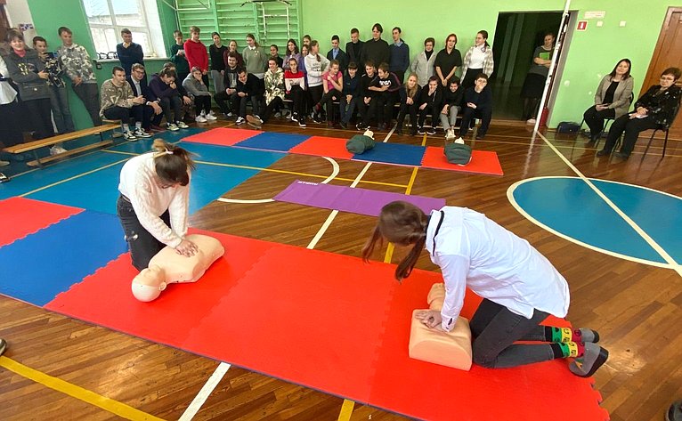 Елена Бибикова рассказала школьникам о необходимости навыков по оказанию первой медицинской помощи