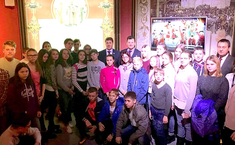 Андрей Шевченко встретился в Москве с оренбургскими школьниками