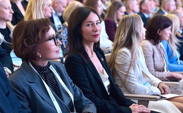Елена Дягилева приняла участие в заслушивании ежегодного отчёта о деятельности регионального правительства перед депутатами Мурманской областной Думы
