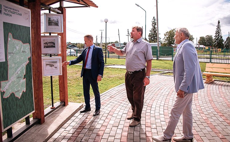 Сенатор Владимир Кравченко посетил Тегульдетский район Томской области