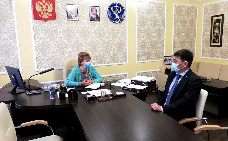 Татьяна Гигель в ходе рабочей поездки по региону встретилась с главой администрации Шебалинского района Эрчимом Сарбашевым
