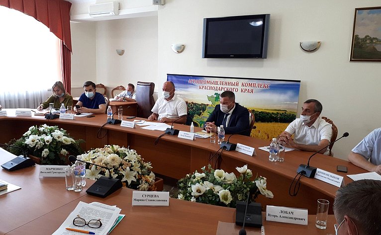 Алексей Кондратенко провел региональное расширенное совещание на тему «Совершенствование законодательного регулирования развития селекции и семеноводства»