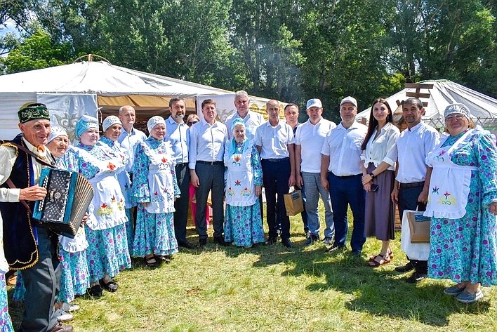 Андрей Шевченко встретился с волонтерами Оренбуржья, работавшими во время паводка