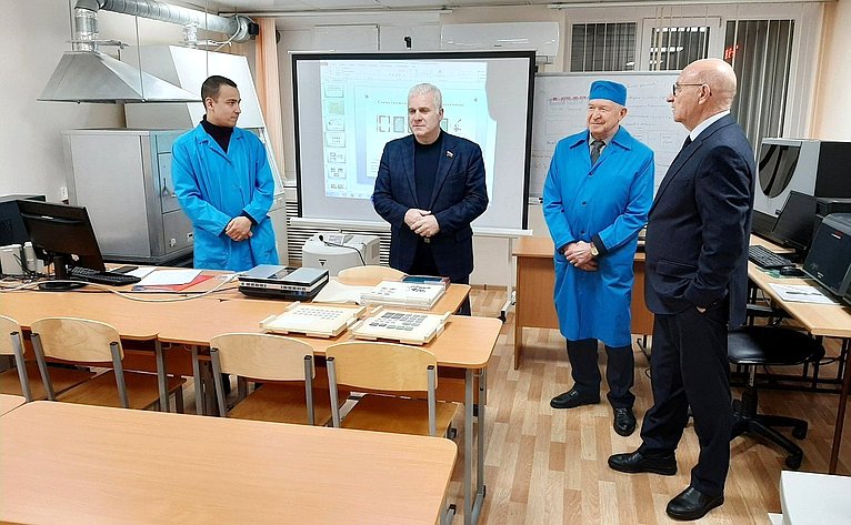 Сергей Мартынов в ходе работы в регионе посетил в Йошкар-Оле Завод полупроводниковых приборов