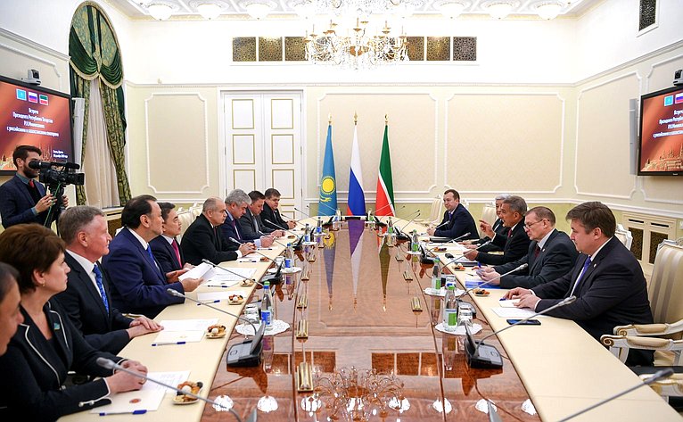 Встреча Президента Татарстана Р. Минниханова с российскими и казахстанскими парламентариями