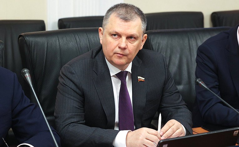 Александр Наролин