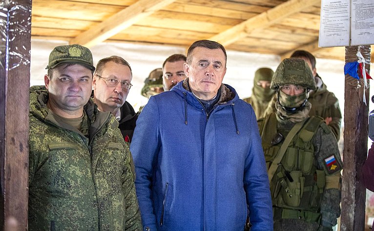 Андрей Хапочкин в рамках поездки в регион проконтролировал ход подготовки сахалинцев, мобилизованных для участия в специальной военной операции
