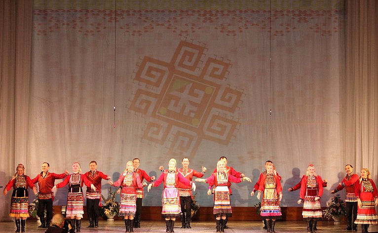 В Йошкар-Оле, на сцене ДК им. В.И.Ленина прошел красочный и колоритный Праздник национальных культур
