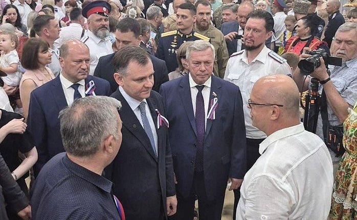 Василий Голубев совместно с врио губернатора области Юрием Слюсарем принял участие в работе Регионального межэтнического форума