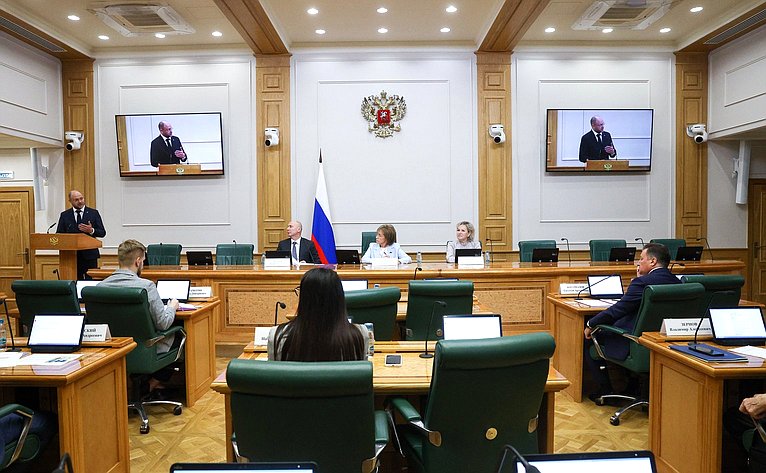 Круглый стол Комитета Совета Федерации по науке, образованию и культуре «Платный прием на обучение по образовательным программам высшего образования: новые подходы, проблемы и пути их решения»