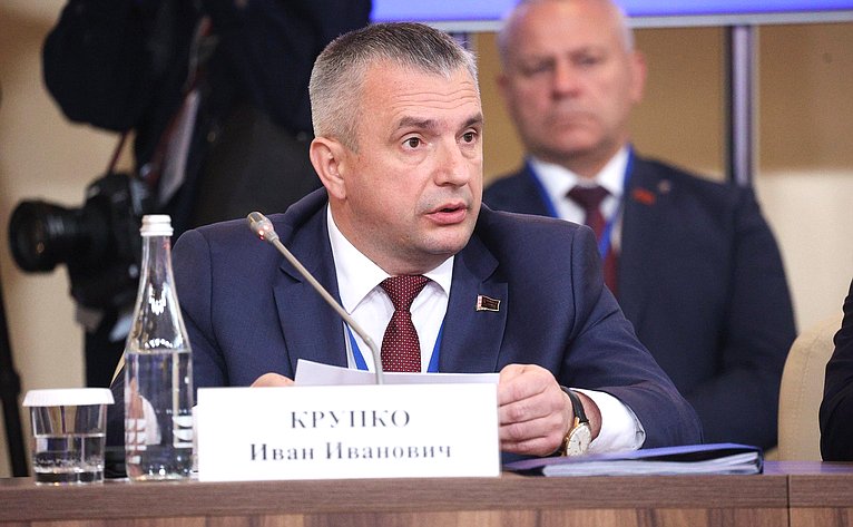 Встреча Председателя СФ Валентины Матвиенко и Председателя Совета Республики Национального собрания Республики Беларусь Натальи Кочановой с руководителями органов государственной власти субъектов Российской Федерации и регионов Республики Беларусь