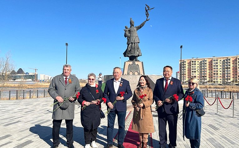 Сахамин Афанасьев принял участие в торжественных мероприятиях, приуроченных к 80-летию Победы