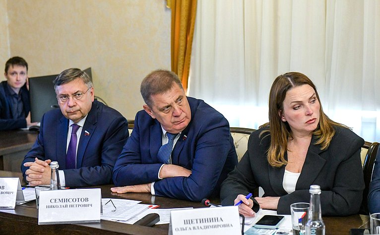 Вячеслав Тимченко провел расширенное заседание по вопросам контрольно-надзорной деятельности в Республике Хакасия