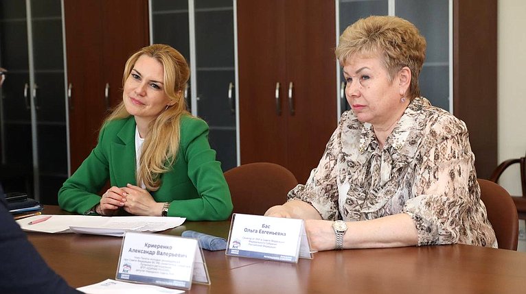 Дарья Лантратова и Ольга Бас провели встречу с молодыми законодателями Луганской Народной Республики