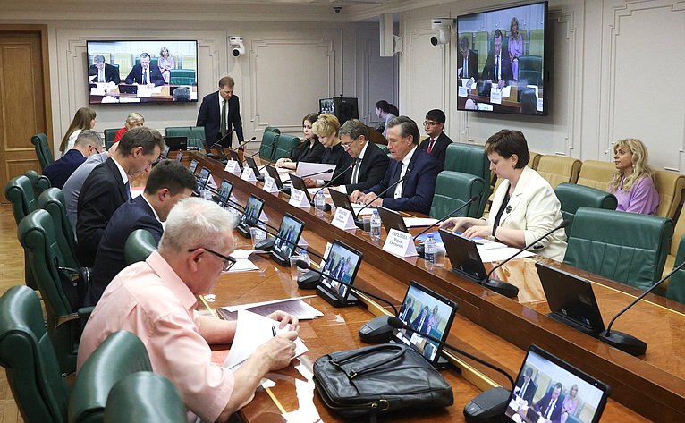 Круглый стол Комитета Совета Федерации по бюджету и финансовым рынкам на тему «Совершенствование закупочных процедур в целях повышения эффективности государственного управления»