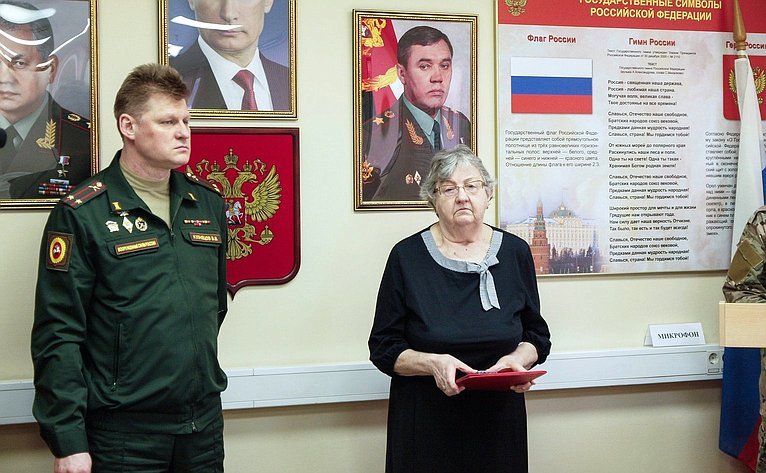 Сенаторы передали родственникам награду героя, пропавшего без вести в годы Великой Отечественной войны