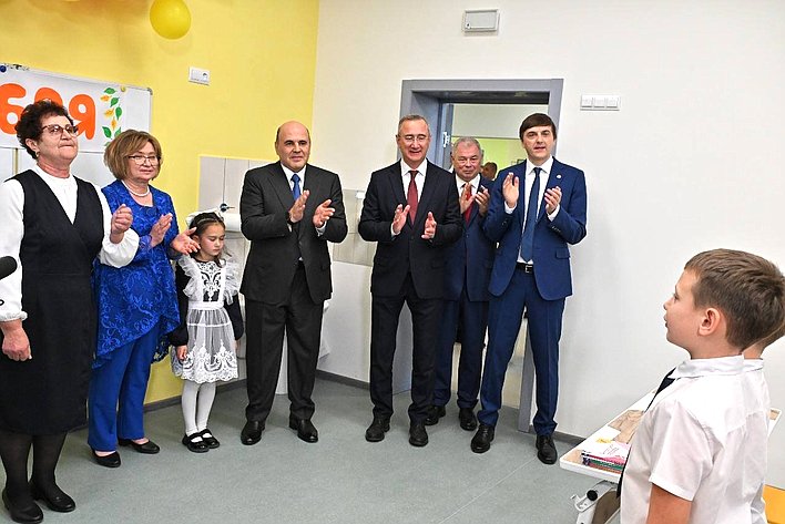 В селе Лопатино Тарусского района состоялось открытие новой средней общеобразовательной школы