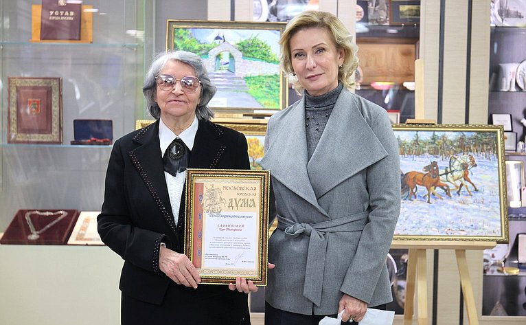 Инна Святенко открыла в столичном парламенте выставку картин «Живопись долголетия. С любовью к Родине»