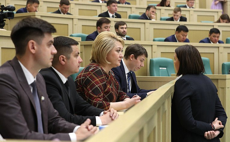Пленарное заседание Форума молодых парламентариев: «Молодежь XXI века: сберегая наследие, развивая сотрудничество, приближая будущее»