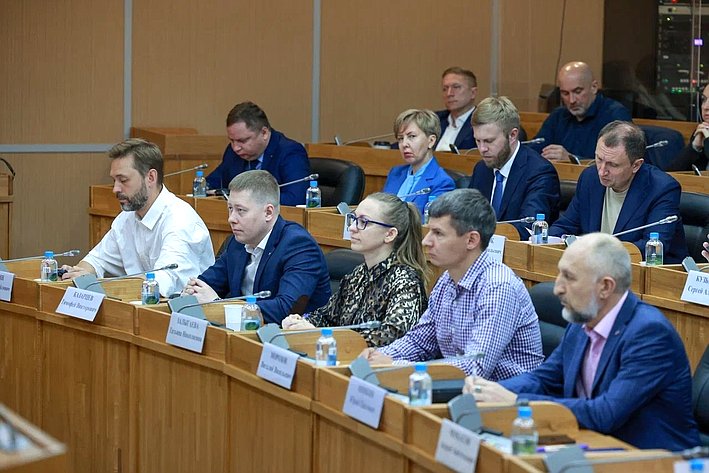 Александр Ролик и Виталий Алтабаев провели расширенное совещание «Перспективы развития малого и среднего предпринимательства на Дальнем Востоке и в Арктике, в том числе в рамках режима Свободный порт Владивосток (СПВ)»