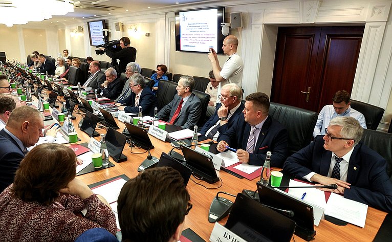 Круглый стол на тему «Решающая роль в Победе над гитлеровской Германией как одна из основ международного статуса России. Против покушений на историческую правду»