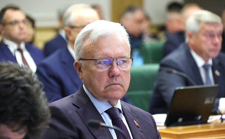 Александр Усс