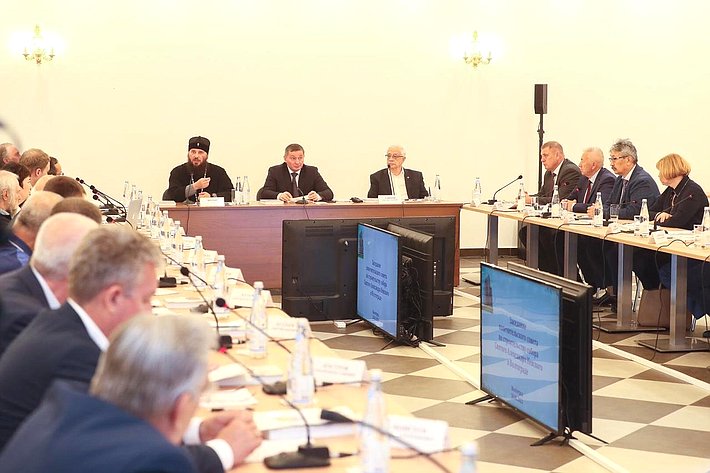 Николай Семисотов принял участие в заседании Попечительского совета Собора Александра Невского в Волгограде