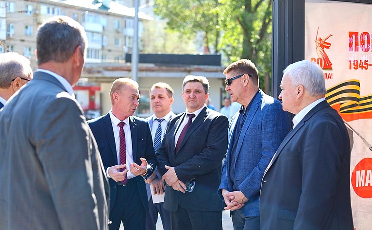В ходе поездки сенаторы РФ посетили ряд ключевых социальных объектов, обсудили вопросы развития городского транспорта, обновления подвижного состава, темы инженерной инфраструктуры и экологии