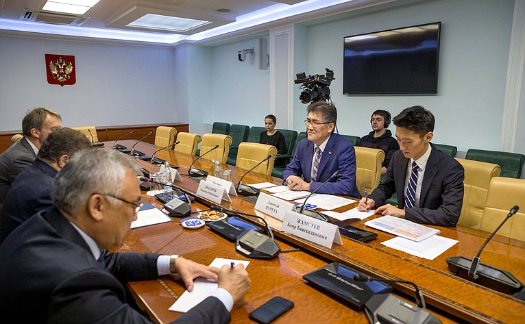 Встреча Владимира Джабарова с полномочным Министром Посольства Японии в России Исидзэ Мотоюки