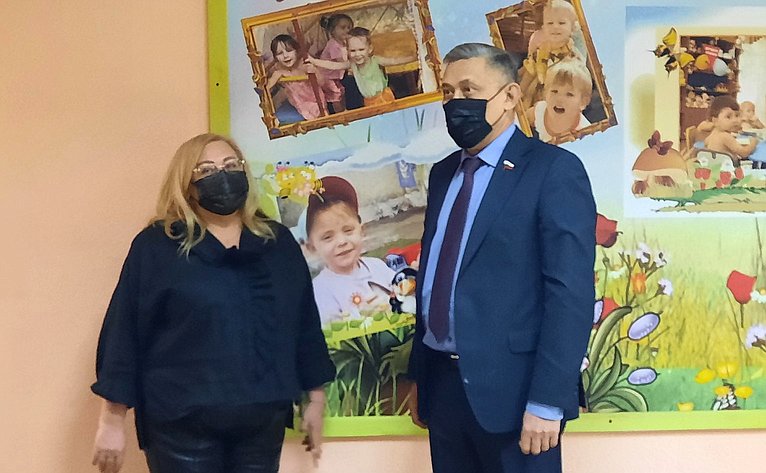 Юрий Валяев посетил специализированный Дом ребенка в Биробиджане