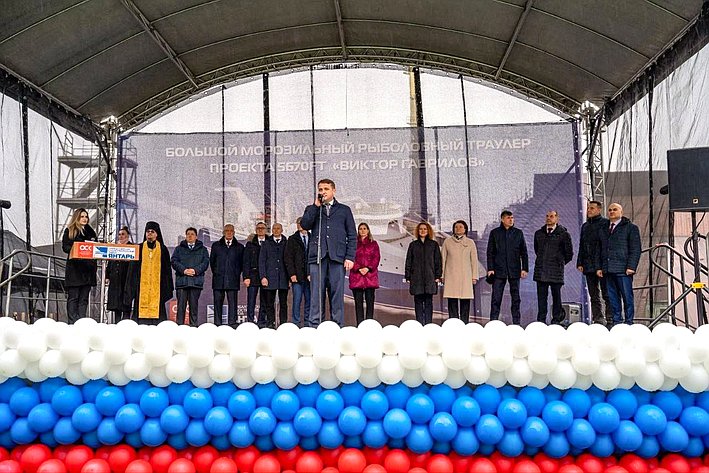 Торжественная церемония спуска на воду самого большого морозильного рыболовного траулера «Виктор Гаврилов» в Калининграде