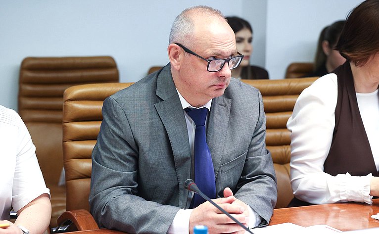 Совещание Комитета СФ по Регламенту и организации парламентской деятельности «Профессиональная этика в деятельности должностных лиц органов публичной власти»