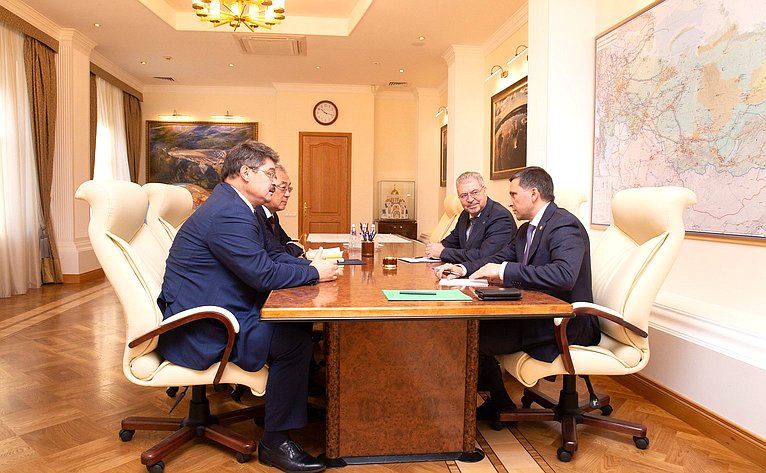 Б. Жамсуев и А. Широков обсудили с главой Минприроды Д. Кобылкиным вопросы развития горнорудной промышленности в ДФО