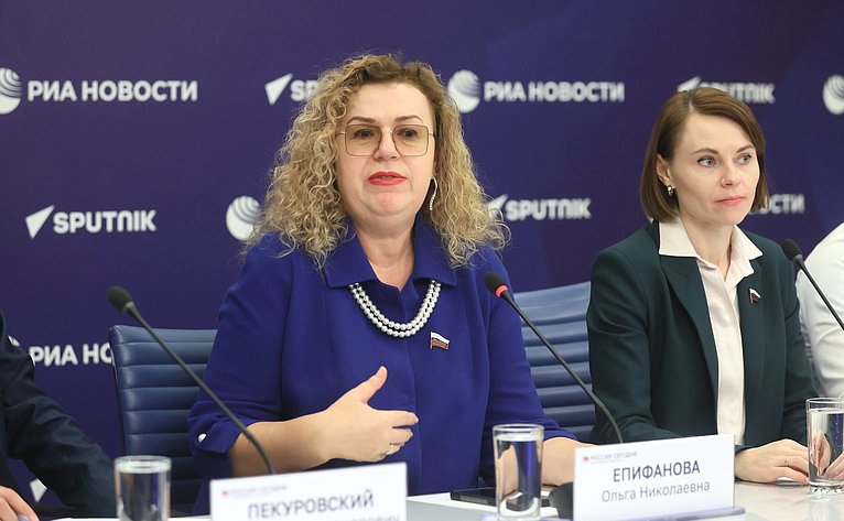 В пресс-центре МИА «Россия сегодня» член Комитета СФ по аграрно-продовольственной политике и природопользованию Ольга Епифанова приняла участие в пресс-конференции, посвященной результатам Всероссийского конкурса молодых управленцев «Лидеры села»
