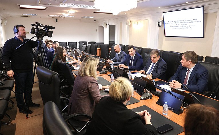 Владимир Джабаров провел встречу с сотрудниками Росфинмониторинга