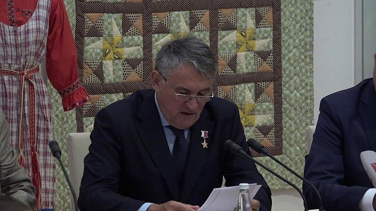 Заместитель Председателя Совета Федерации Юрий Воробьев