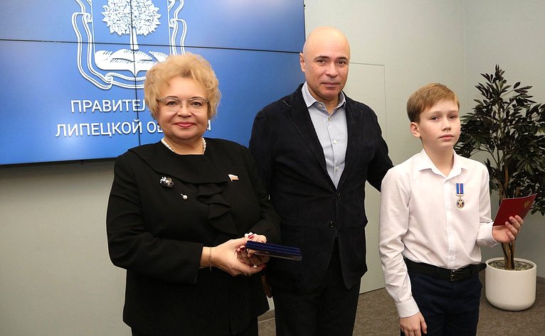 Оксана Хлякина вручила в Липецке детям-героям награды «За проявленное мужество»