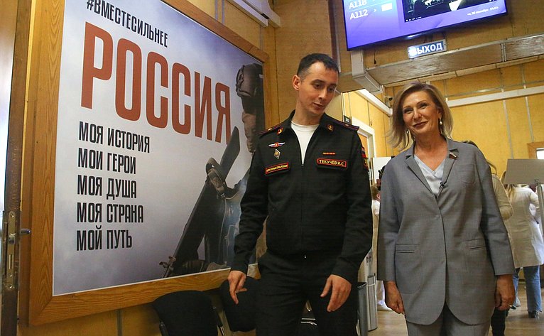 Инна Святенко посетила столичный пункт отбора на военную службу по контракту